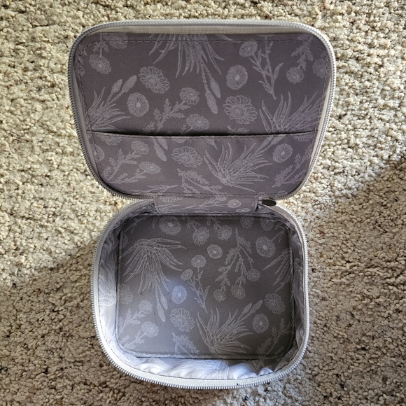 Honest Beauty cases - Picture 4 of 8